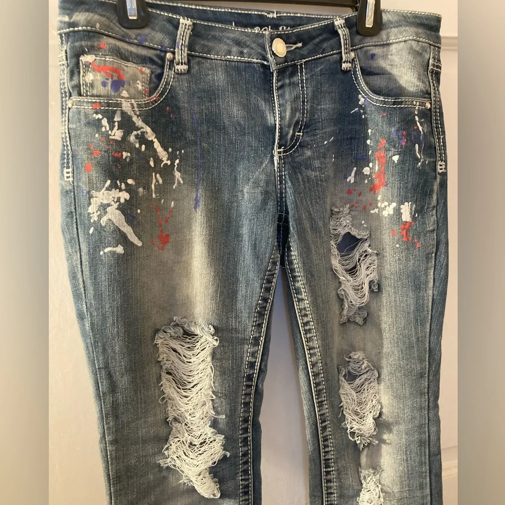 Almost Famous Red/white paint-splattered, distressed light blue jeans - Picture 2 of 10